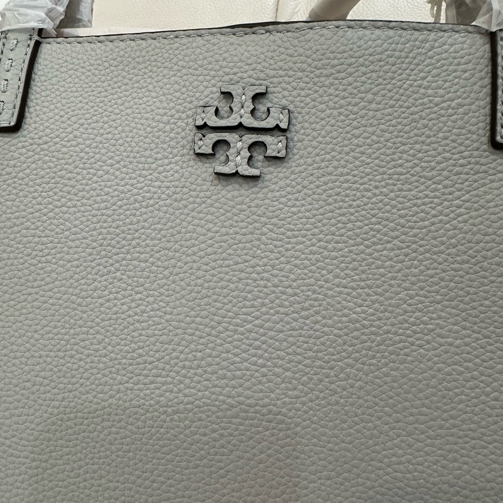 NWT Tory Burch McGraw Leather Tote in Feather Gray Color with Dust Bag - Picture 4 of 7